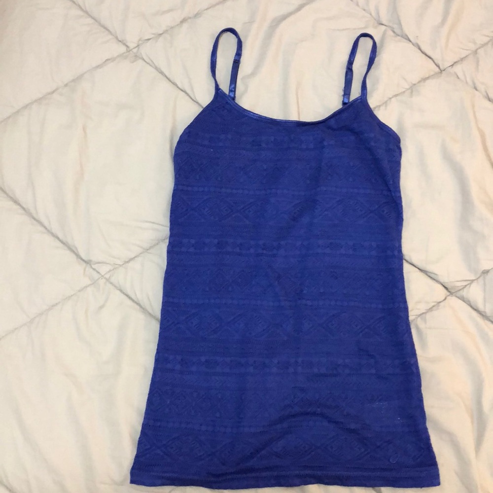 BLUE CAMISOLE WITH LACE PATTERN